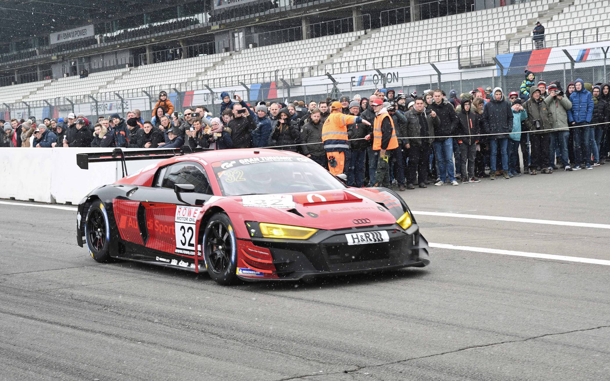 Vom dritten Startplatz ging der Audi von "Car Collection" ins...