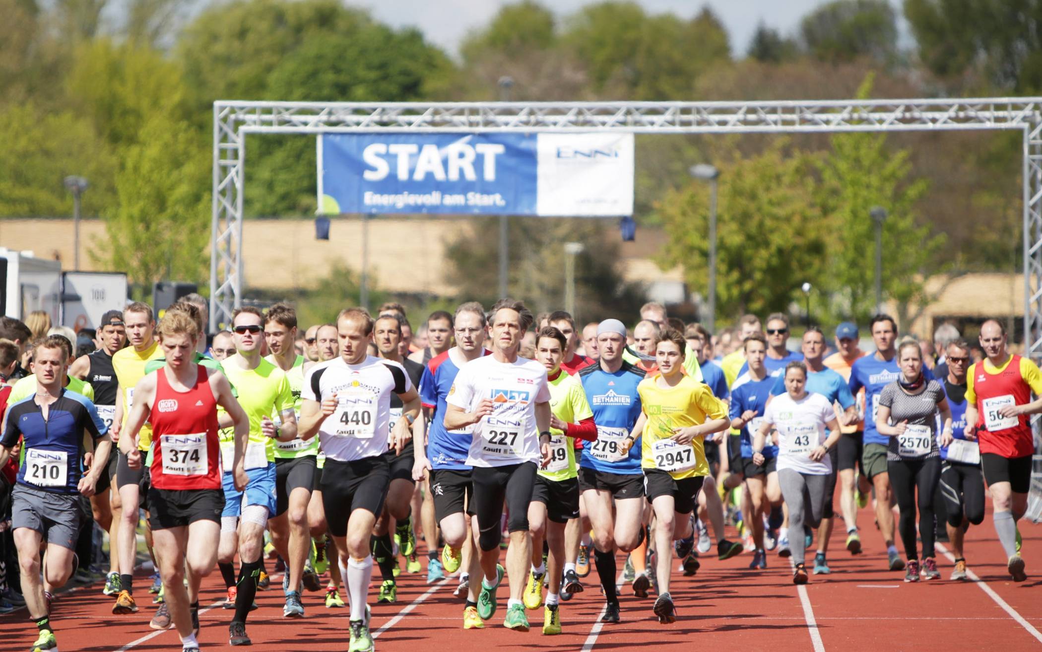 Die fünfte Auflage der ENNI-Laufserie startet wieder mit dem Schlossparklauf.