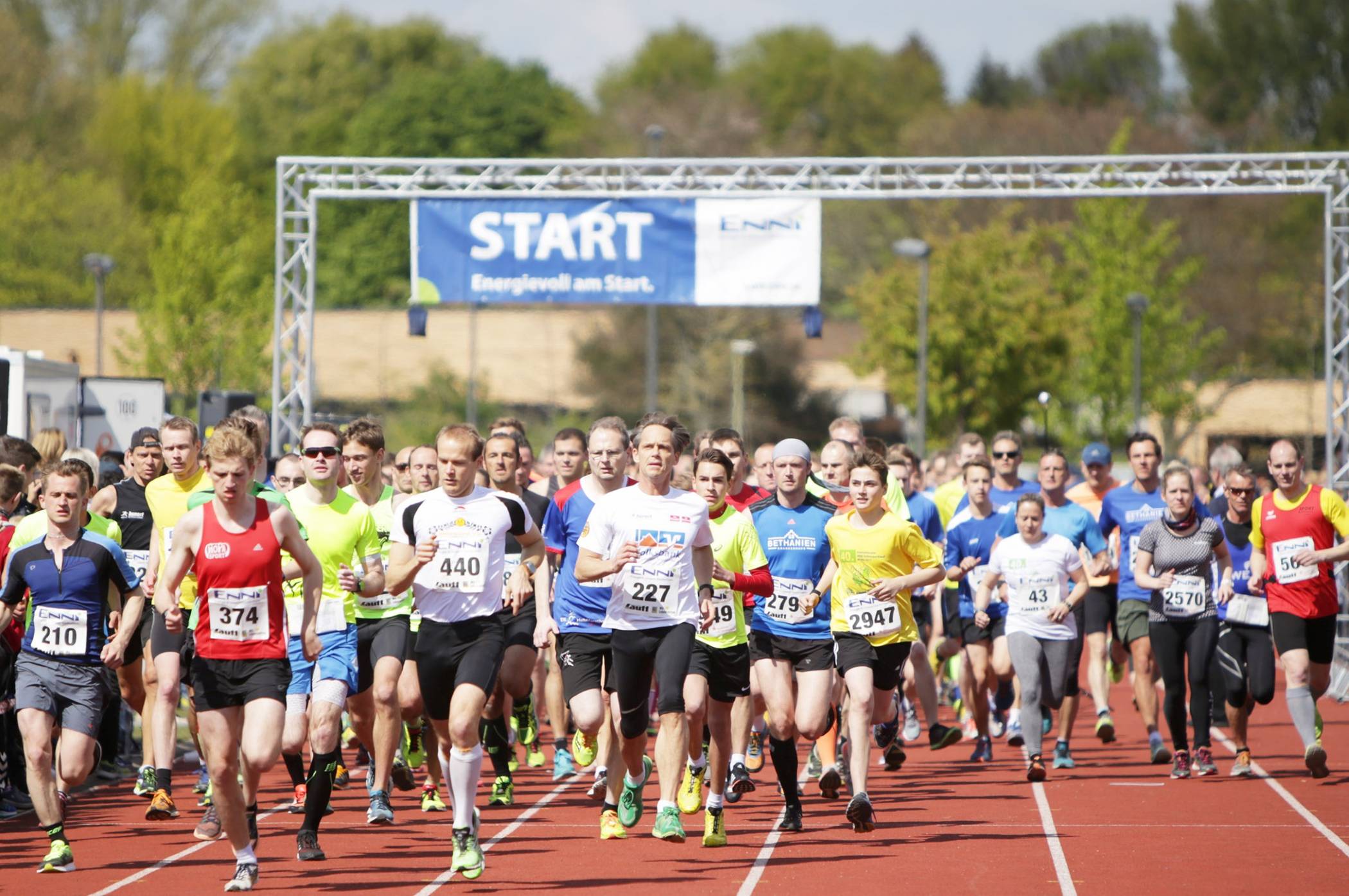 Die fünfte Auflage der ENNI-Laufserie startet wieder mit dem Schlossparklauf.