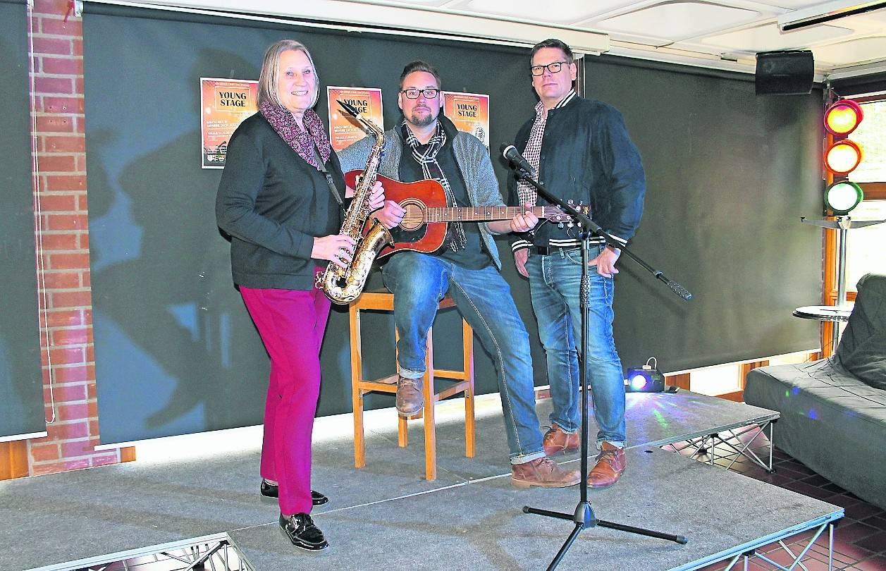  Michaele Messmann vom Kulturamt der Stadt Korschenbroich und Stefan Bau und Dirk Kooy vom Stadtjugendring freuen sich auf den Vorentscheid im Jugendzentrum „Klärwerk“.  