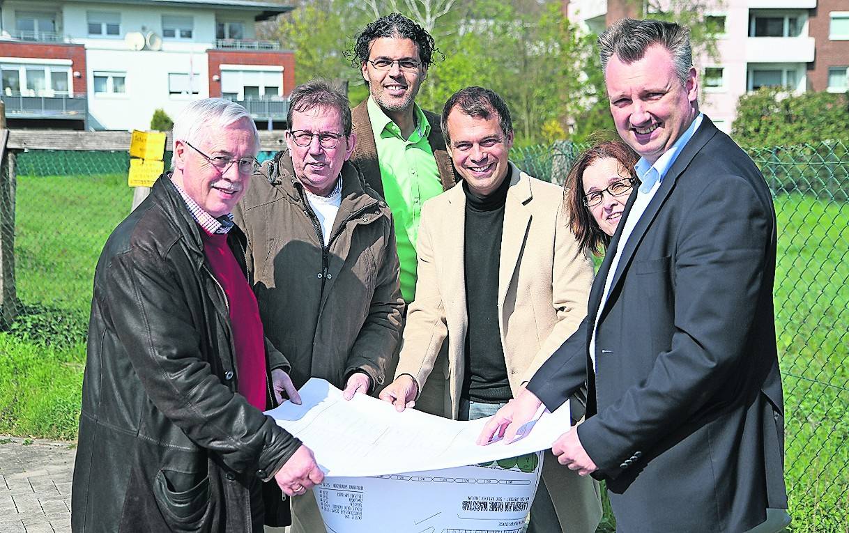 Ortsbesichtigung (v.l.n.r.): Dr. Paul Schrömbges, Heinrich Becker,<nbsp code="160"/>Nabil Daaoudai, Christian Pakusch, Monika Wollny und Michael Aach.