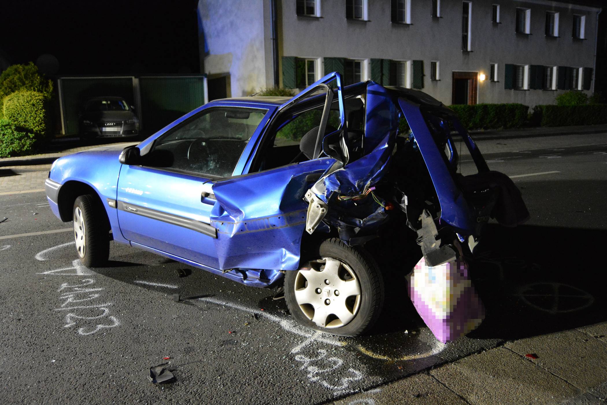 Mutmaßliches Autorennen: Unbeteiligte bei Unfall verletzt 