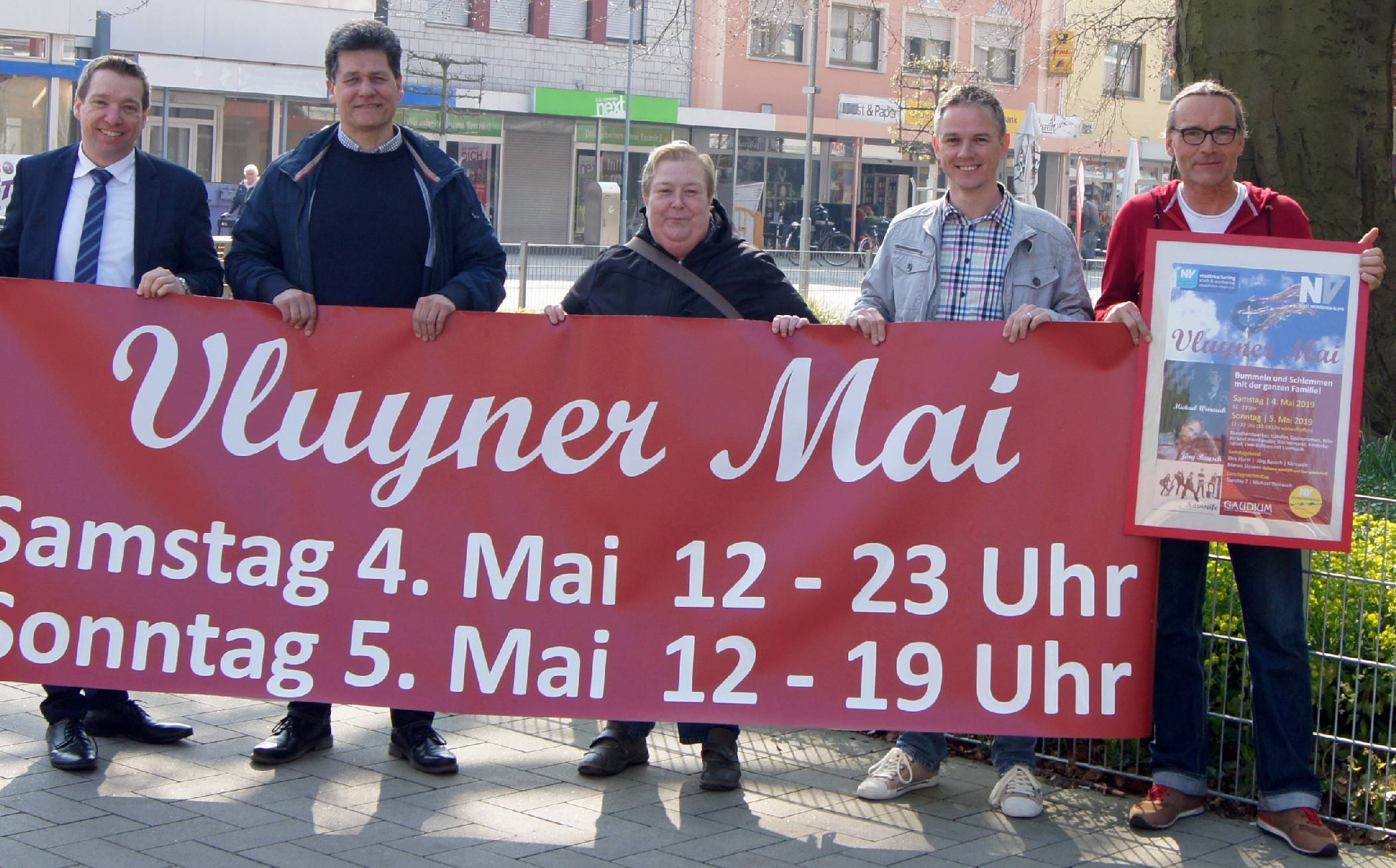 Freuen sich auf den Vluyner Mai: Markus Meyer (Werbering), Frank Gehrke (Gaudium), Astrid Fibich (Sprecherin AK Vluyn), Frank Grusen (Stadtmarketing, Stadt Neukirchen-Vluyn) und Rüdiger Eichholtz (Kulturbeauftragter, Stadt Neukirchen-Vluyn).