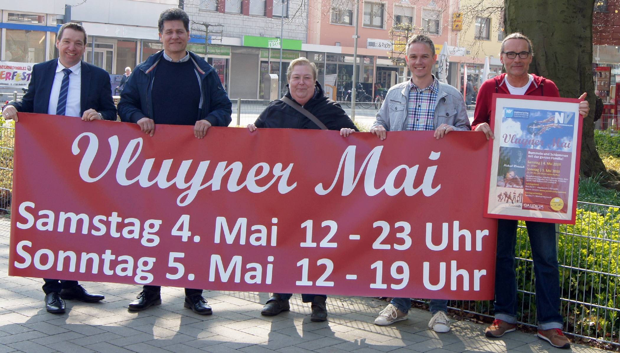 Freuen sich auf den Vluyner Mai: Markus Meyer (Werbering), Frank Gehrke (Gaudium), Astrid Fibich (Sprecherin AK Vluyn), Frank Grusen (Stadtmarketing, Stadt Neukirchen-Vluyn) und Rüdiger Eichholtz (Kulturbeauftragter, Stadt Neukirchen-Vluyn).