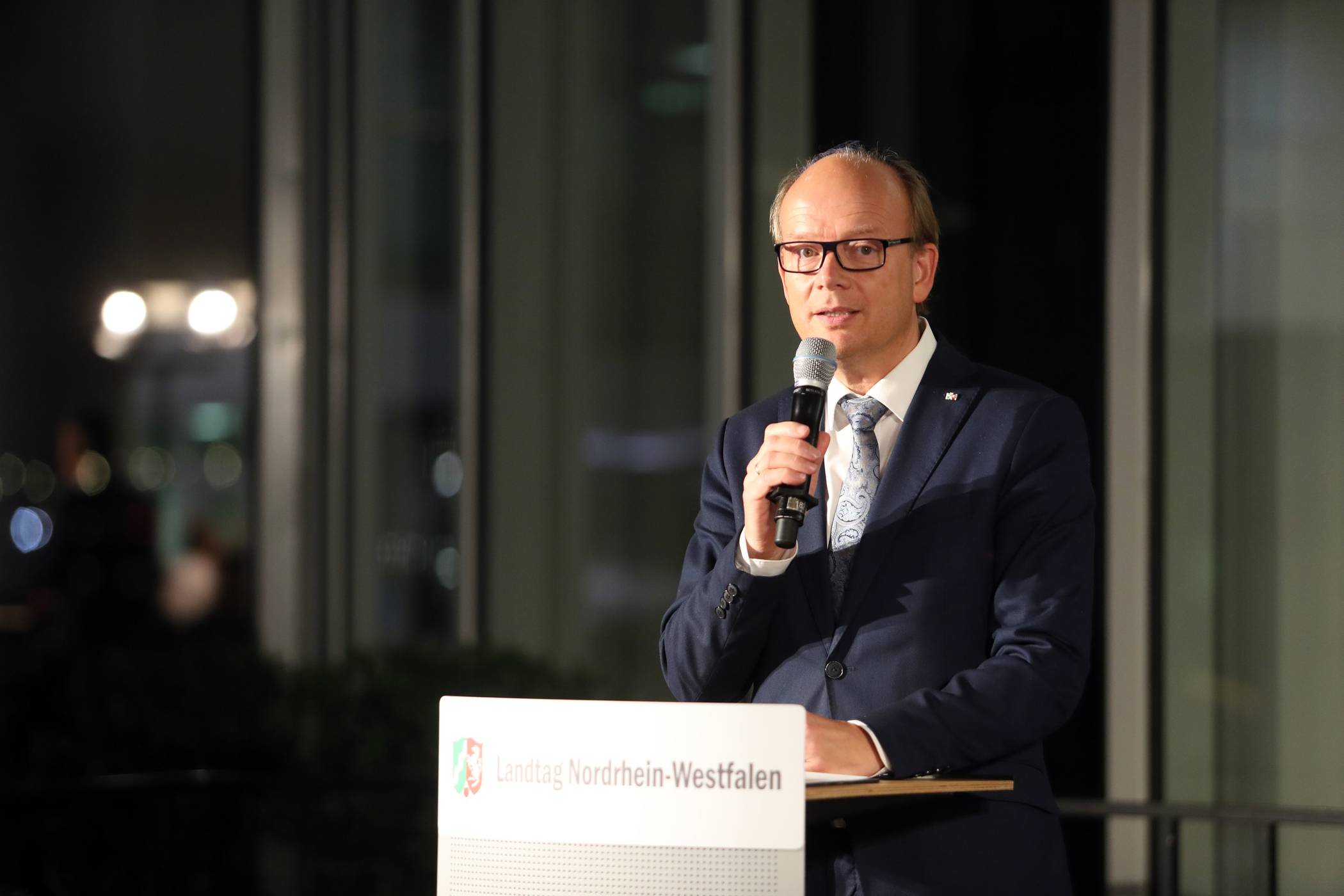 Der Präsident des Landtags Nordrhein-Westfalen, André Kuper, lädt Bürgerinnen und Bürger zum Austausch über aktuelle Themen in den Landtag ein.