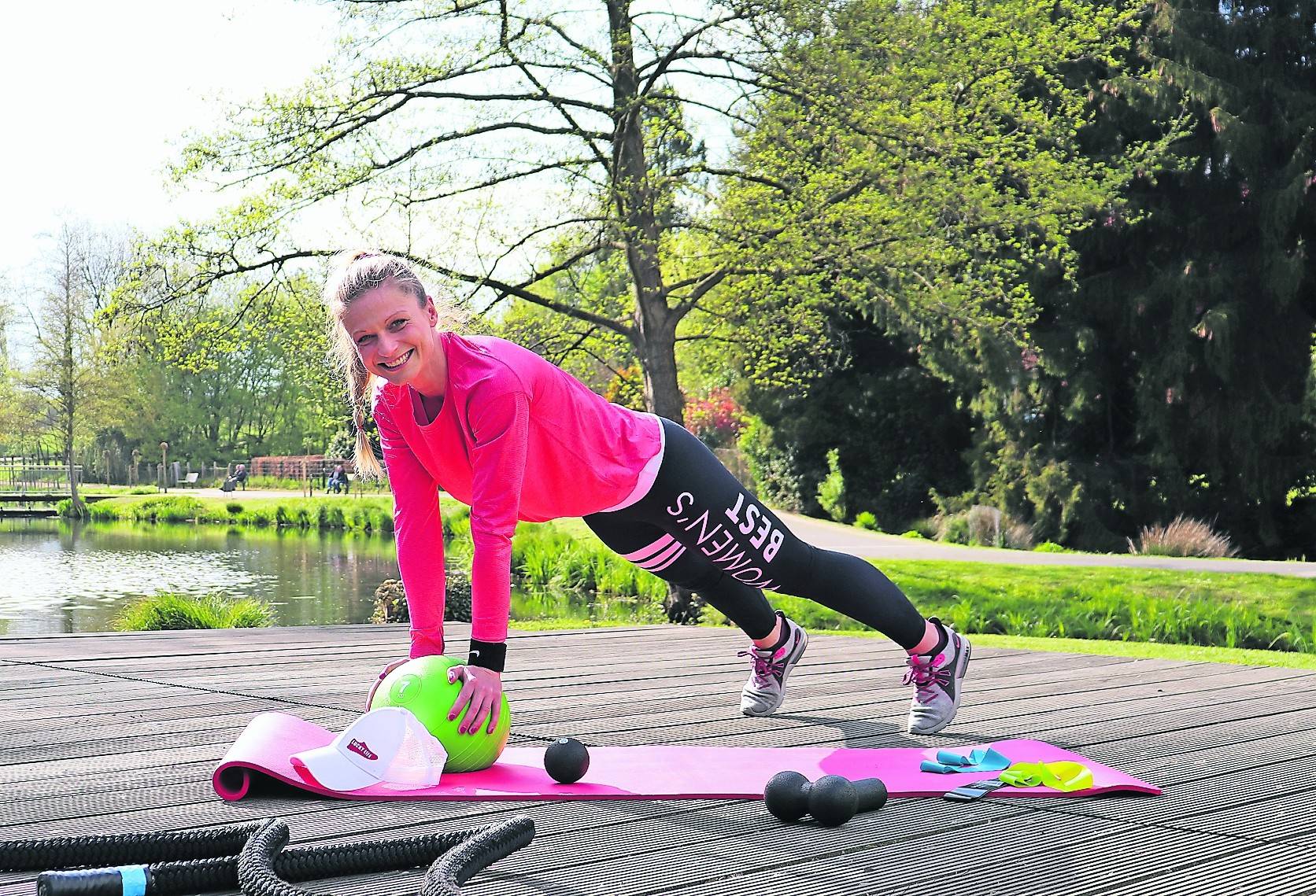 Fitness-Trainerin Anna Shara Luckow gibt im Juni und Juli Beach-Workout-Kurse am neuen Lütterbeach.