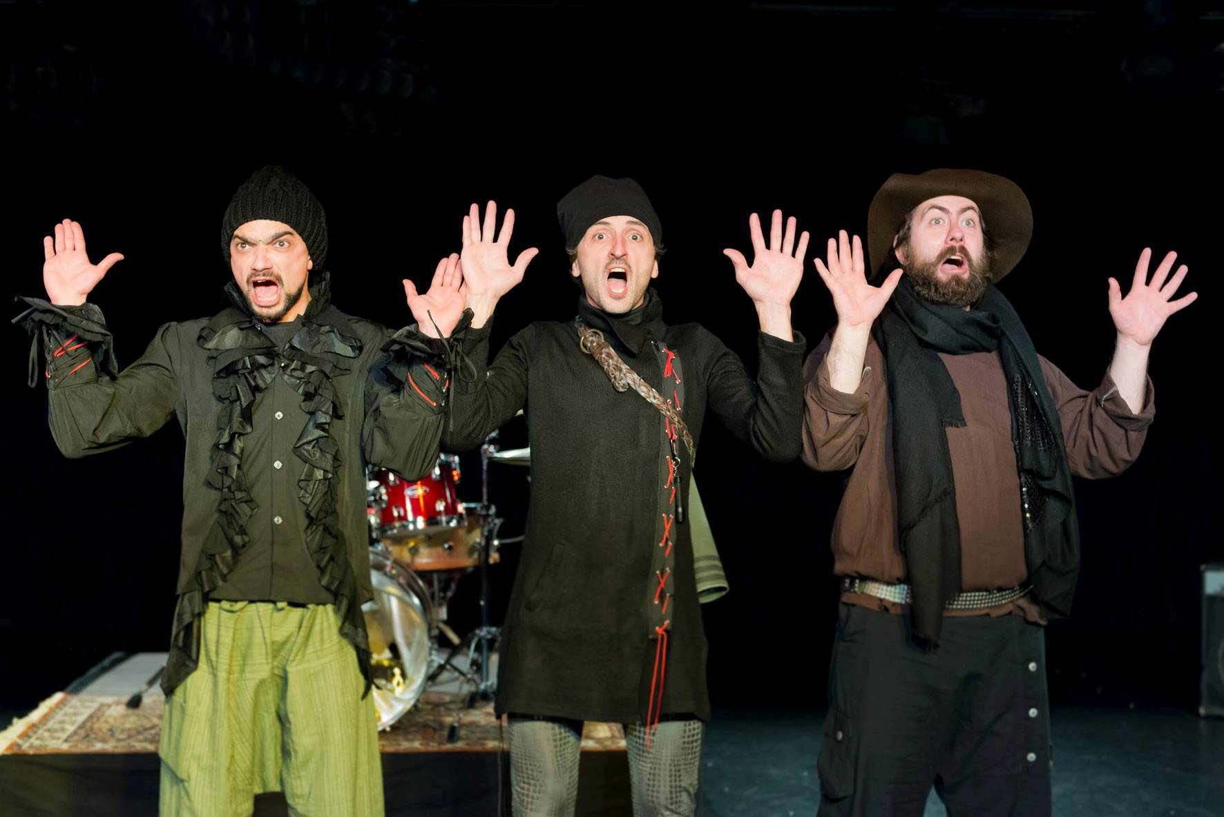  Am Ende der Vorstellung sind die „Drei Räuber“ eine Rockbank. 