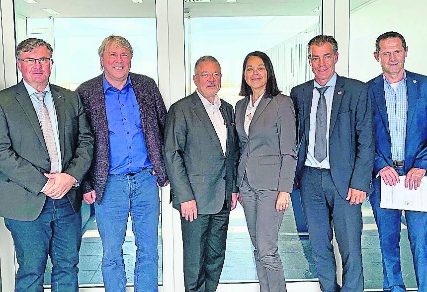  v.l.n,r.: Karl-Heinz Wassong, Uwe Schummer MdB, Dr. Frank Bergmann, Dezernentin Katarina Esser (Kreis Viersen), Frank Gellen und Michael Pesch. 