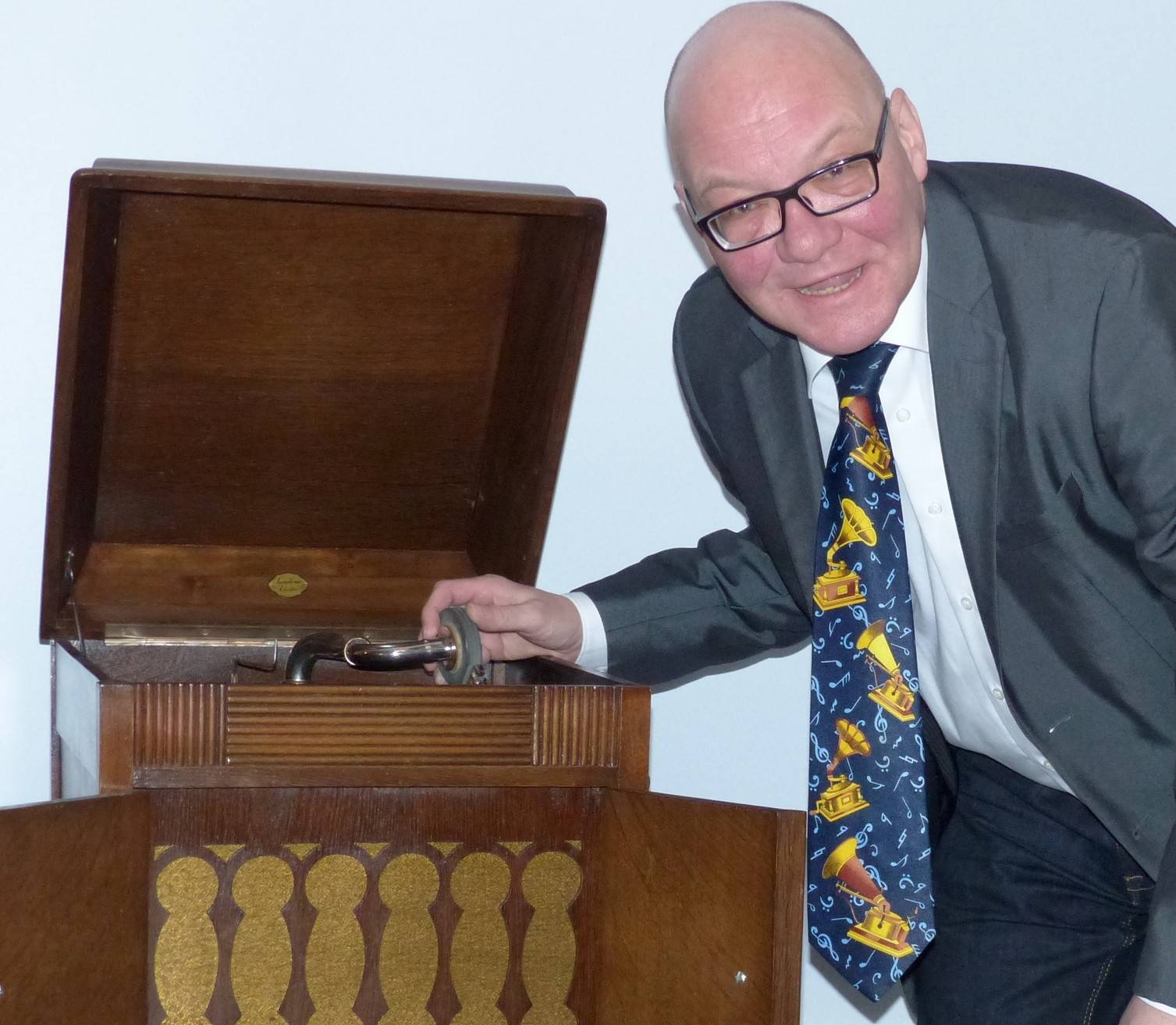 Klaus Schröter nimmt die Besucher mit auf eine Reise durch die Musik der 20er Jahre.