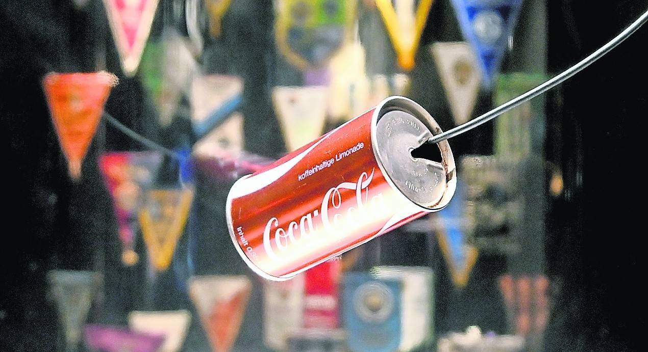 Jeder Borussen-Fan kennt die Geschichte, die mit dieser Coladose verbunden ist – Stichwort „Büchsenwurf“. Wer sie nicht kennt, dem sei ein Besuch der „FohlenWelt“ empfohlen.