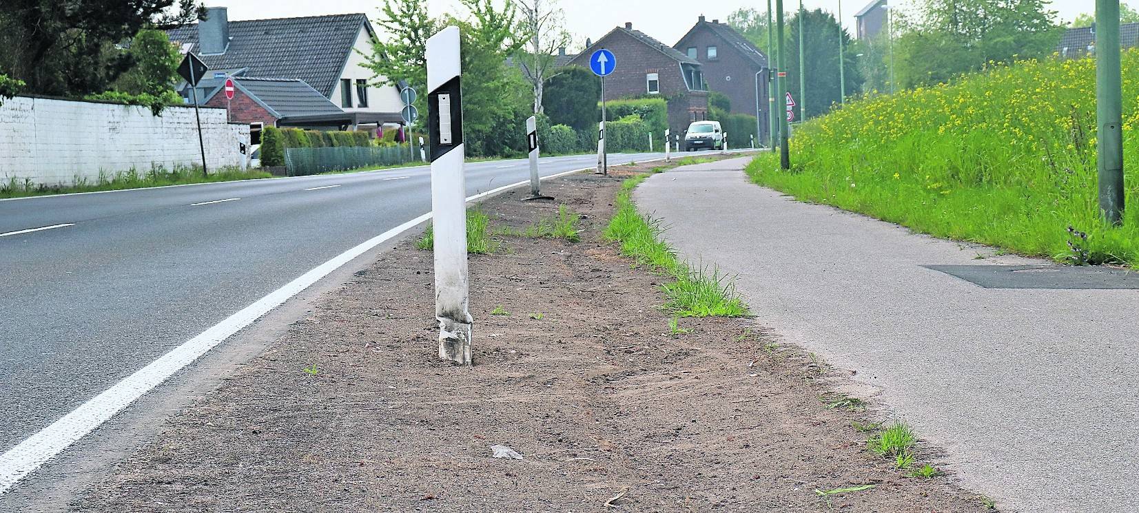 Die Osterather Straße in Strümp in Richtung katholische Kirche von der Alten Tankstelle aus kommend wurde „gefräst“.