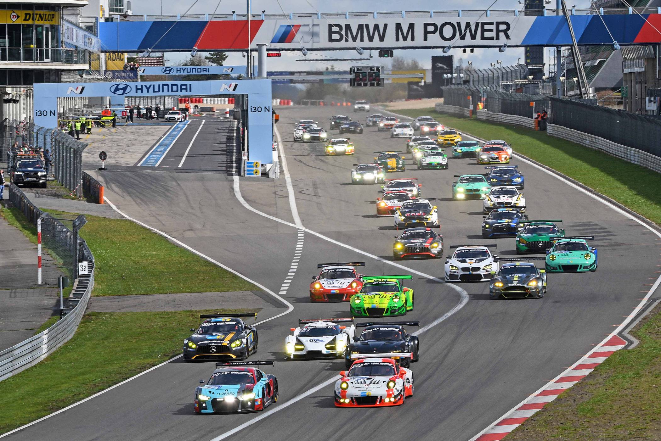 Der Start zum sechsstündigen Qualifikationsrennen 2018. Mal sehen, wer am 19. Mai 2019 in der ersten Startreihe steht.