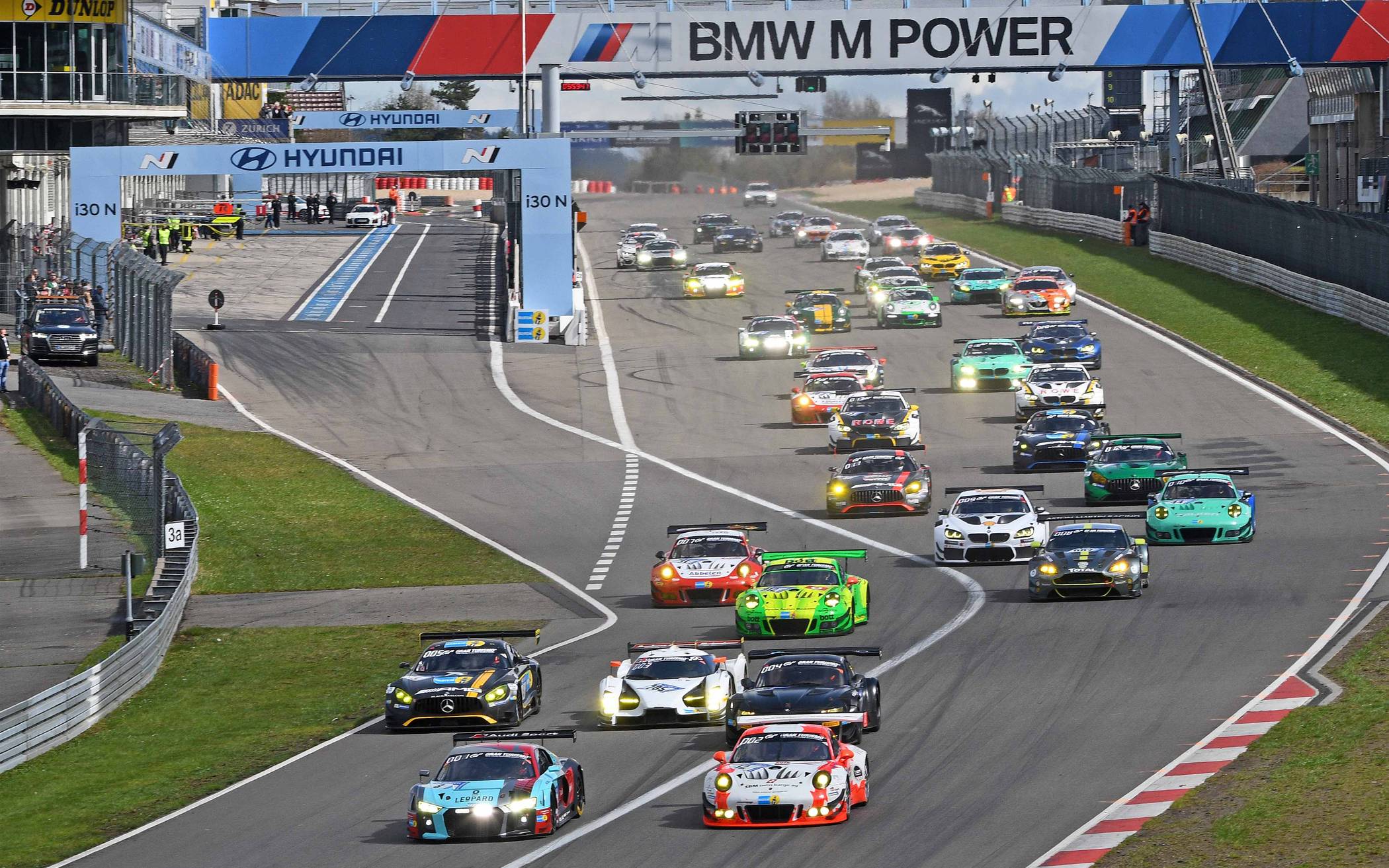 Der Start zum sechsstündigen Qualifikationsrennen 2018. Mal sehen, wer am 19. Mai 2019 in der ersten Startreihe steht.