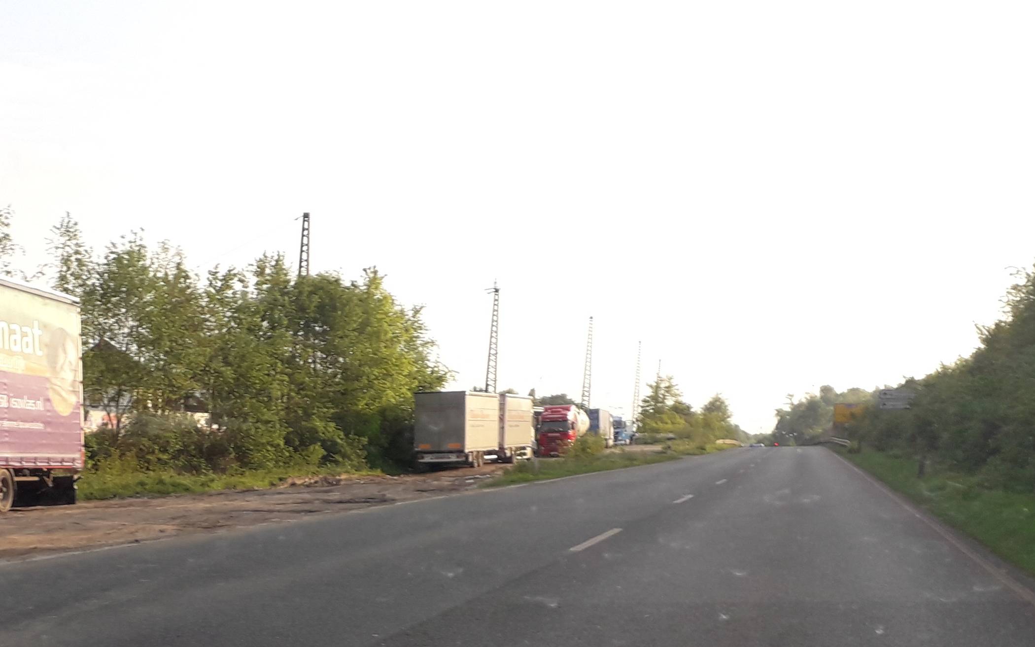 Illegales LKW-Parken auf einer nicht gesicherten