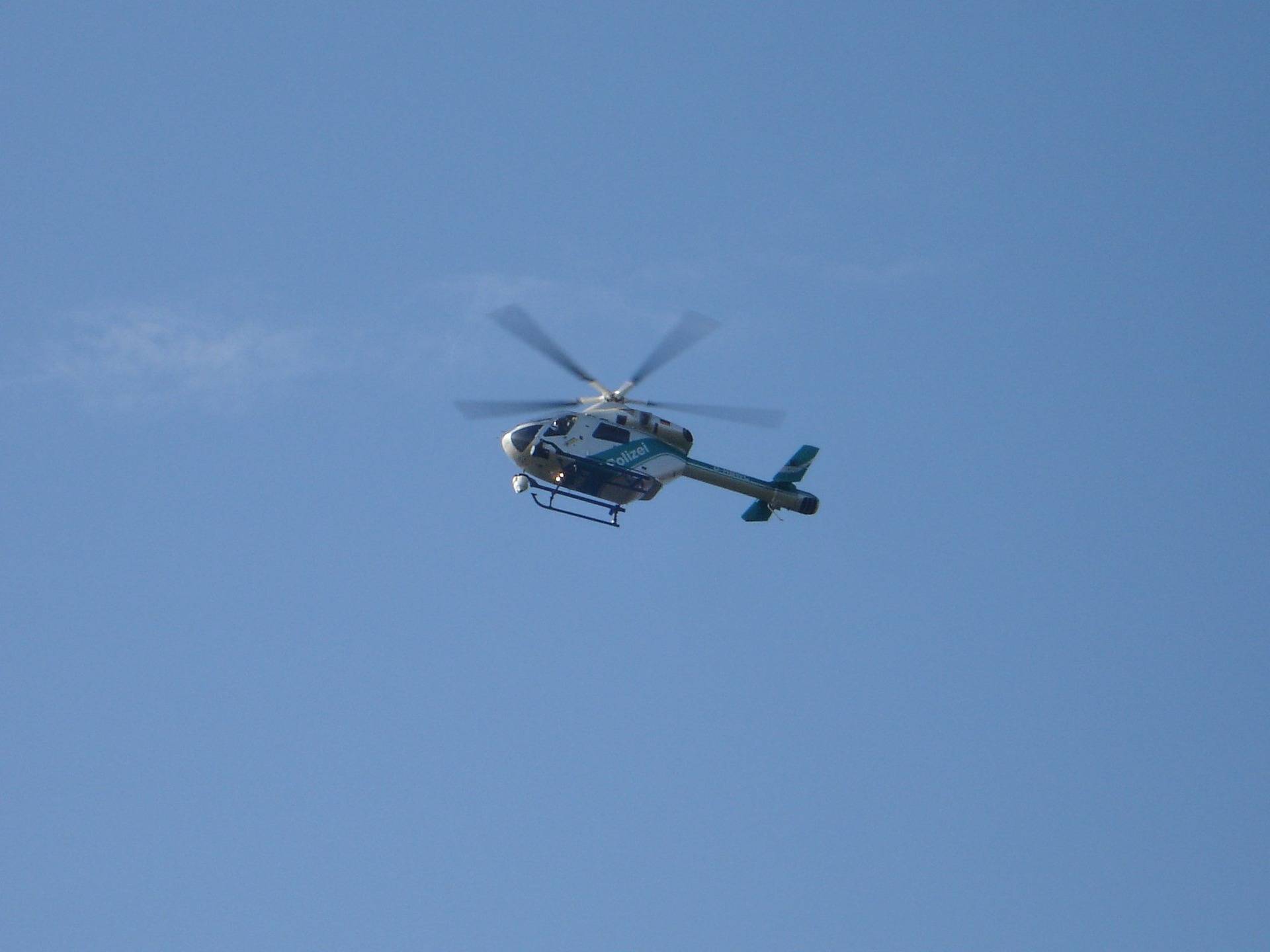  Auch ein Polizeihubschrauber kam in Strümp zum Einsatz. Symbolfoto: pixabay 