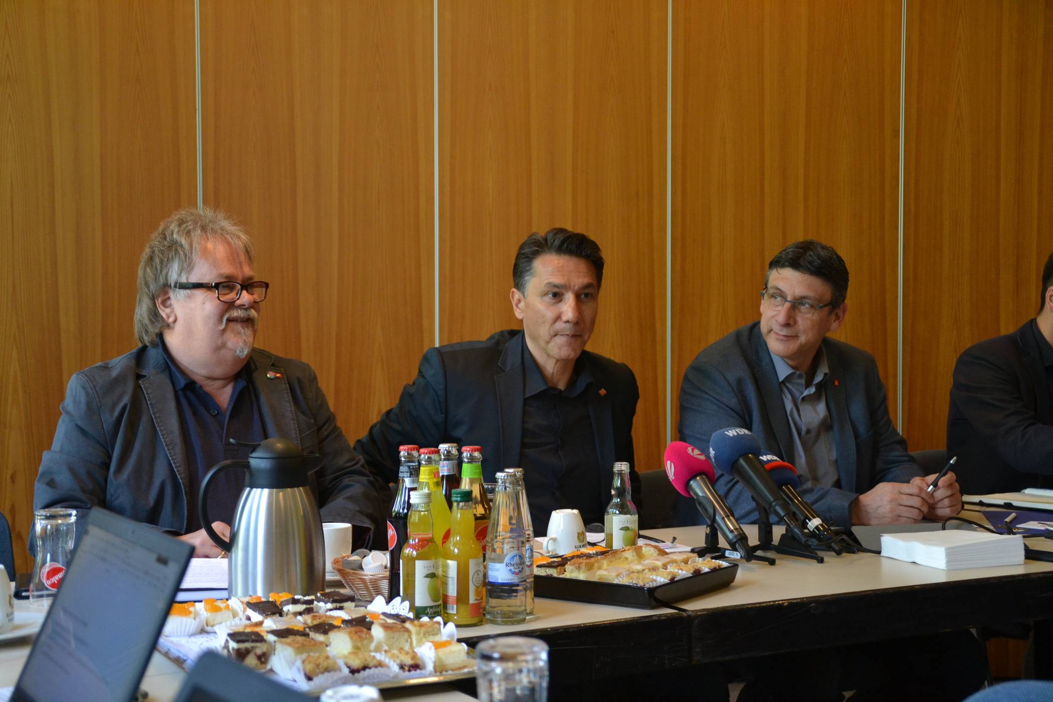  „Ultima ratio wollen wir nicht“: Dieter Lieske, Tekin Nasikkol und Knut Giesler (v .l.) heute in Rheinhausen. 