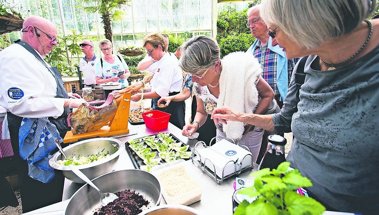 Die Meisterköche von Euro-Toques geben in den Schlossgärten Arcen eine Kostprobe ihres Könnens. Es darf probiert werden und Tipps für Zuhause gibt es auch.