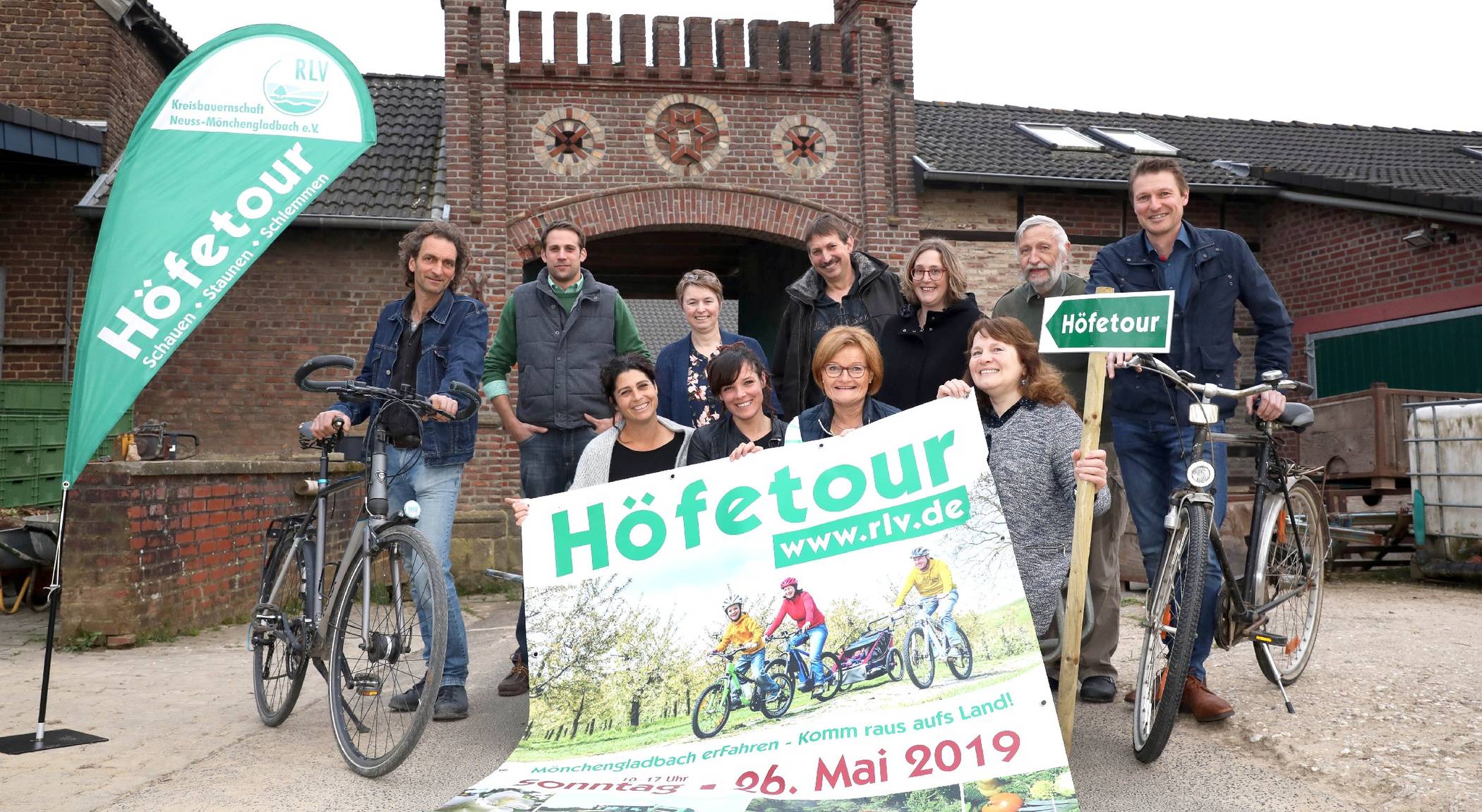 Vorfreude beim Organisationsteam (v. l:): Joachim Kamphausen, Martin Franzen, Ria Lehnen, Peter Franzen, Sivia Hütten, Franz-Josef Essers, Heinz-Josef Hütten, sitzend: Yvonne Jurado, Julia Maubach, Juliane Wahode, Gaby Kamp.