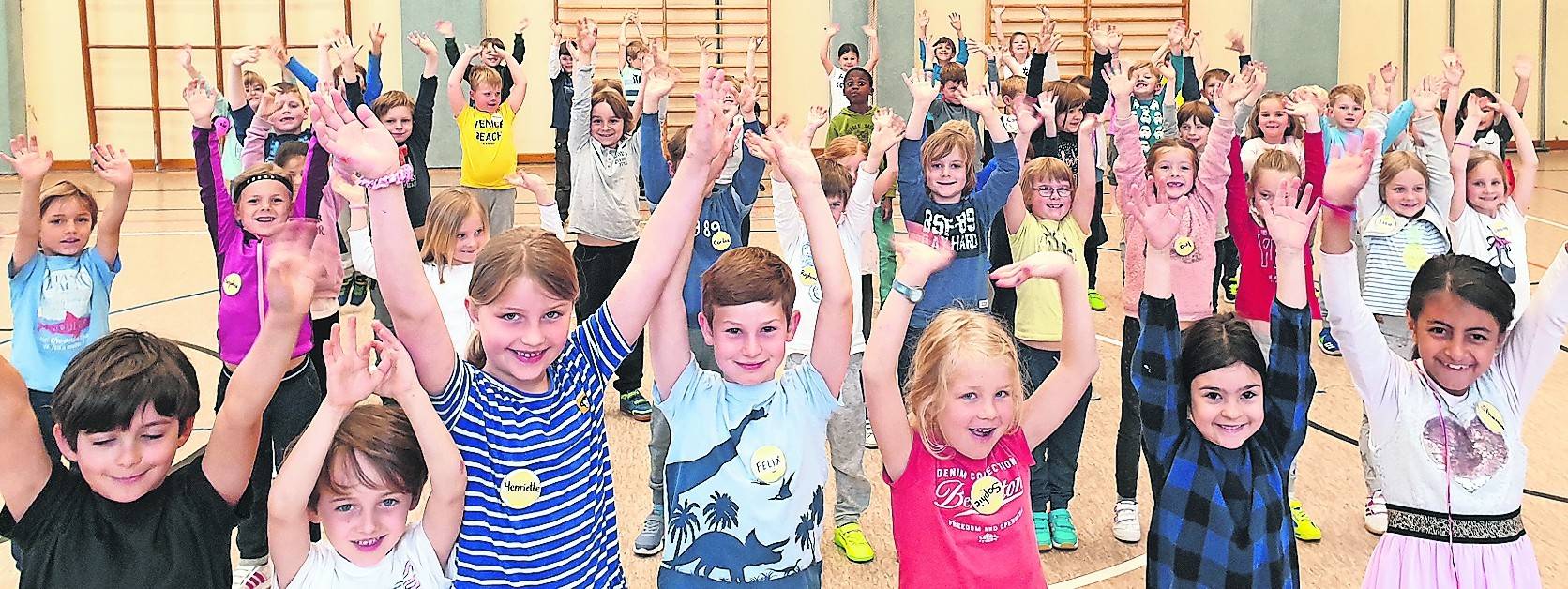  Sichtlich Spaß hatten die Kinder der ersten Klassen in der kleinen Sporthalle. 