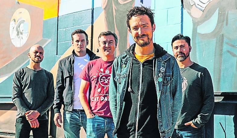  Der Headliner am Festival-Sonntag: „Frank Turner   The Sleeping Souls“. 