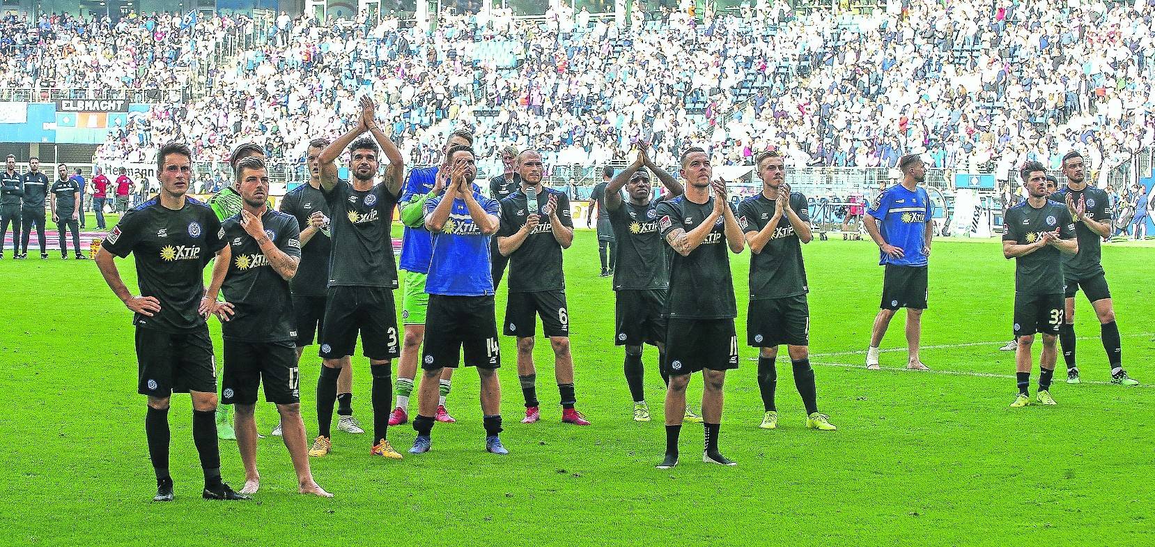  Abschied von 3000 mitgereisten Fans. Für einige Spieler war es der letzte Auftritt im MSV-Dress. 