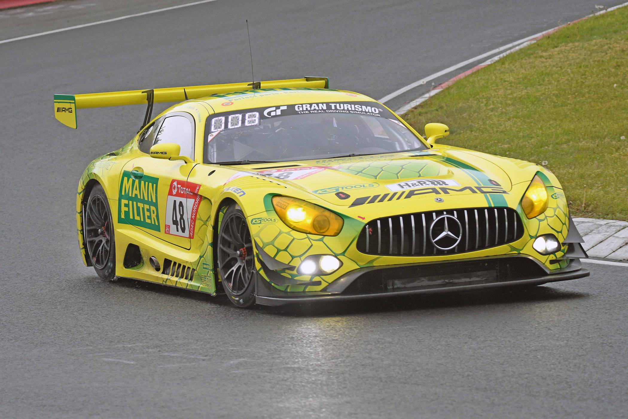 Der Mercedes AMG GT3 von HTP Motorsport (#48) fiel zur Mitte des Rennens mit Getriebeschaden. aus.