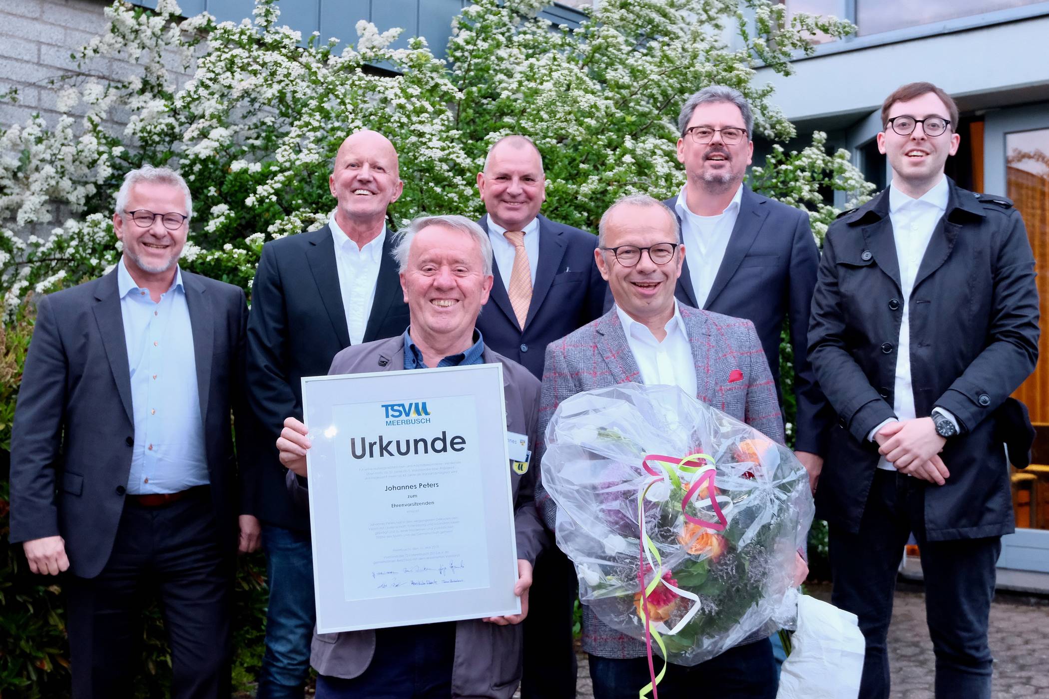 Der neue Vorstand des TSV Meerbusch: von links Frank Poschmann, Dieter Schmitz, Jürgen Popowski, Dr. Stefan Pätzold, Thomas Barbachowski. Vorne: Ehrenvorsitzender Johannes Peters und 1. Vorsitzender Georg Schüttken.