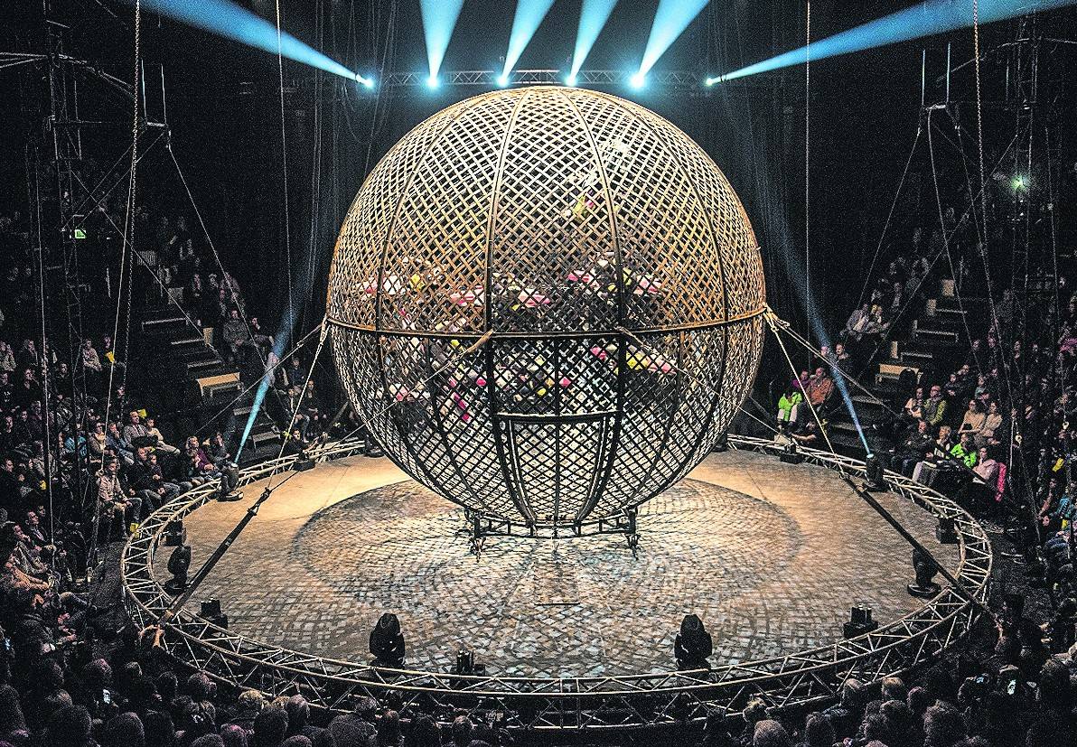  Bei „Punxxx“ teilen sich die Helldrivers die Stahlkugel diesmal mit einer heißen Motorradbraut. 