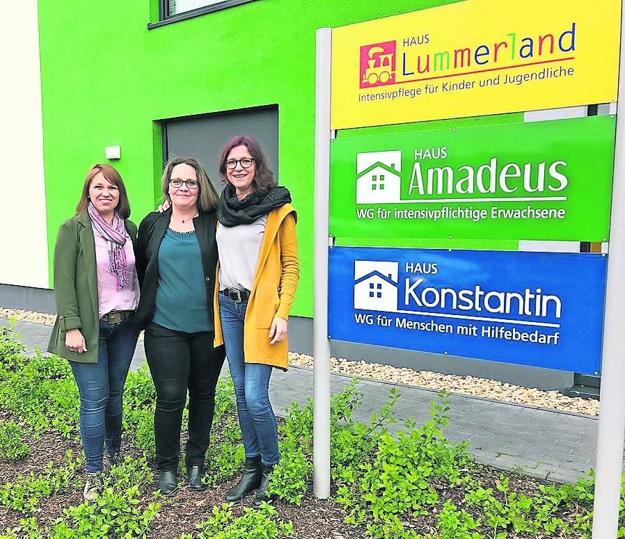  Hausleiterin Mariola Zorlubas, Pflegedienstleiterin Ulrike Riedel und Bereichsleiterin Tanja Irmer (v.l.) feierten jetzt mit den Bewohnern den ersten Geburtstag des Hauses Konstantin. 