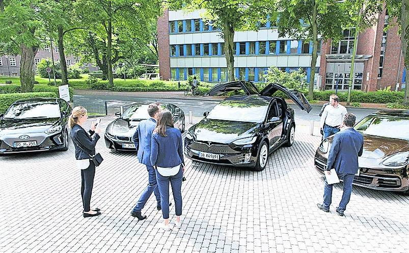 Beim letztjährigen Wissenschaftsforum Mobilität, da noch am Frauenhofer inHaus-Zentrum in Neudorf, wurden schon Exemplare in Sachen E-Autos vorgestellt. Am morgigen Donnerstag kommt viel mehr zusammen, so dass jeder Interessierte sich einen Überblick über E-Mobilität (nicht nur Autos) machen kann.