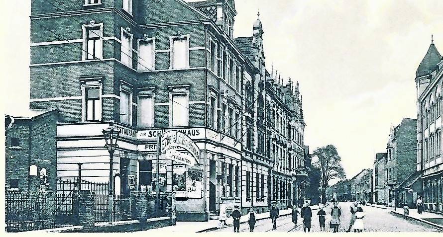 Im Schützenhaus Erkens fand 1894 das erste Schützenfest des Bürgerschützenvereins Duisburg-Beeck staat. Aus diesem Verein entwickelte sich die heutige St. Ewaldi-Schützengesellschaft.