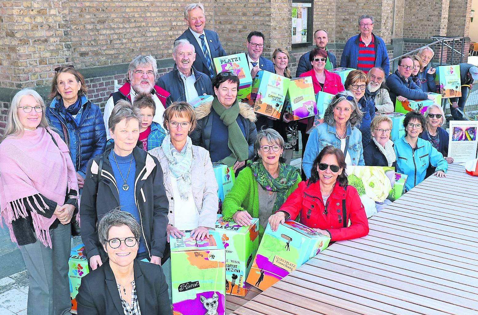 Künstler, Musiker, Sänger, Galeristen, Händler, Gastronomen – bei „Kunst im Kern“ ziehen alle an einem Strang, damit die offizielle Eröffnung des neu gestalteten Willicher Marktes einen würdigen Rahmen erhält.
