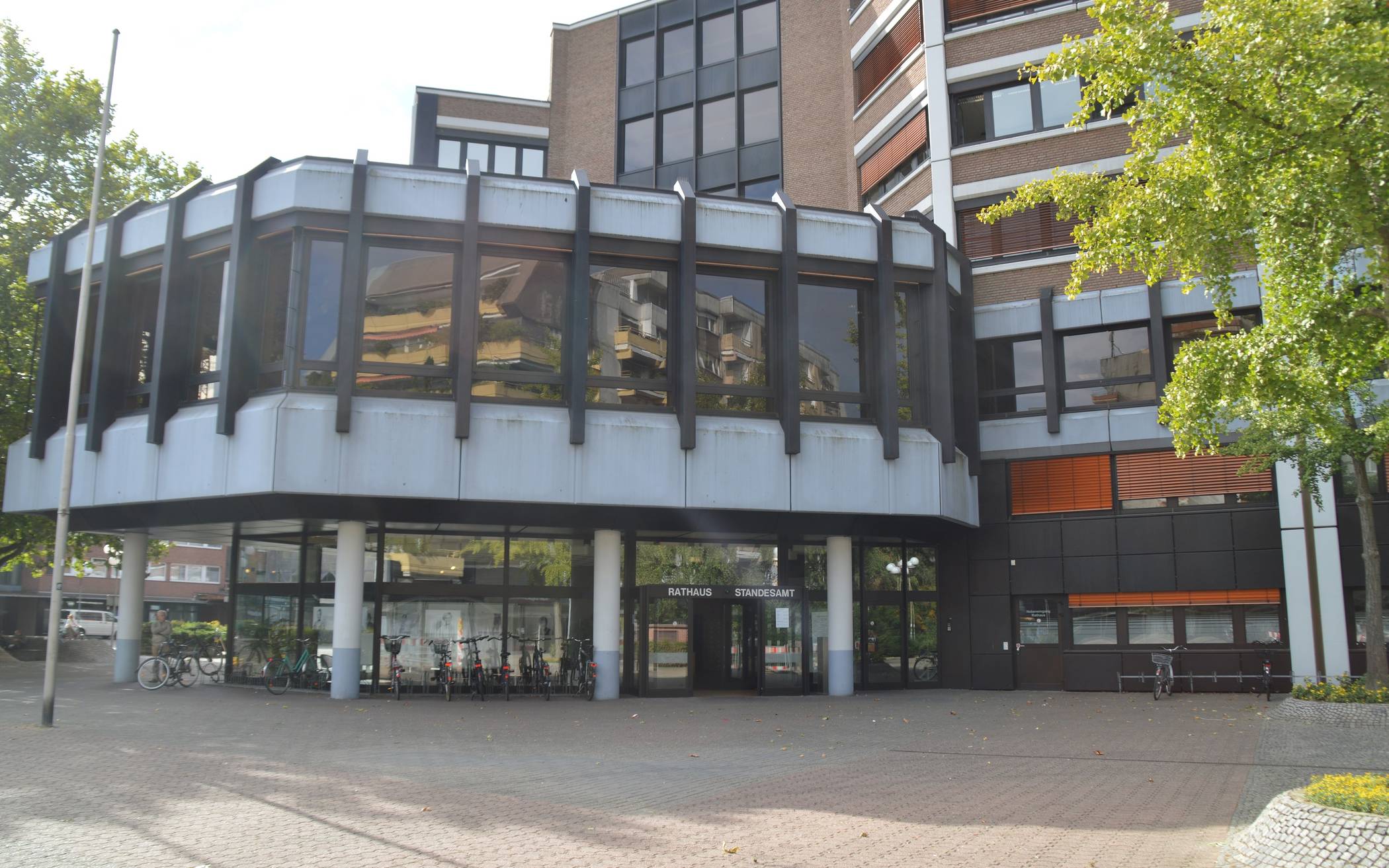 Kamp-Lintfort entfernt Plakate von „Die Rechte“ und erstattet Strafanzeige