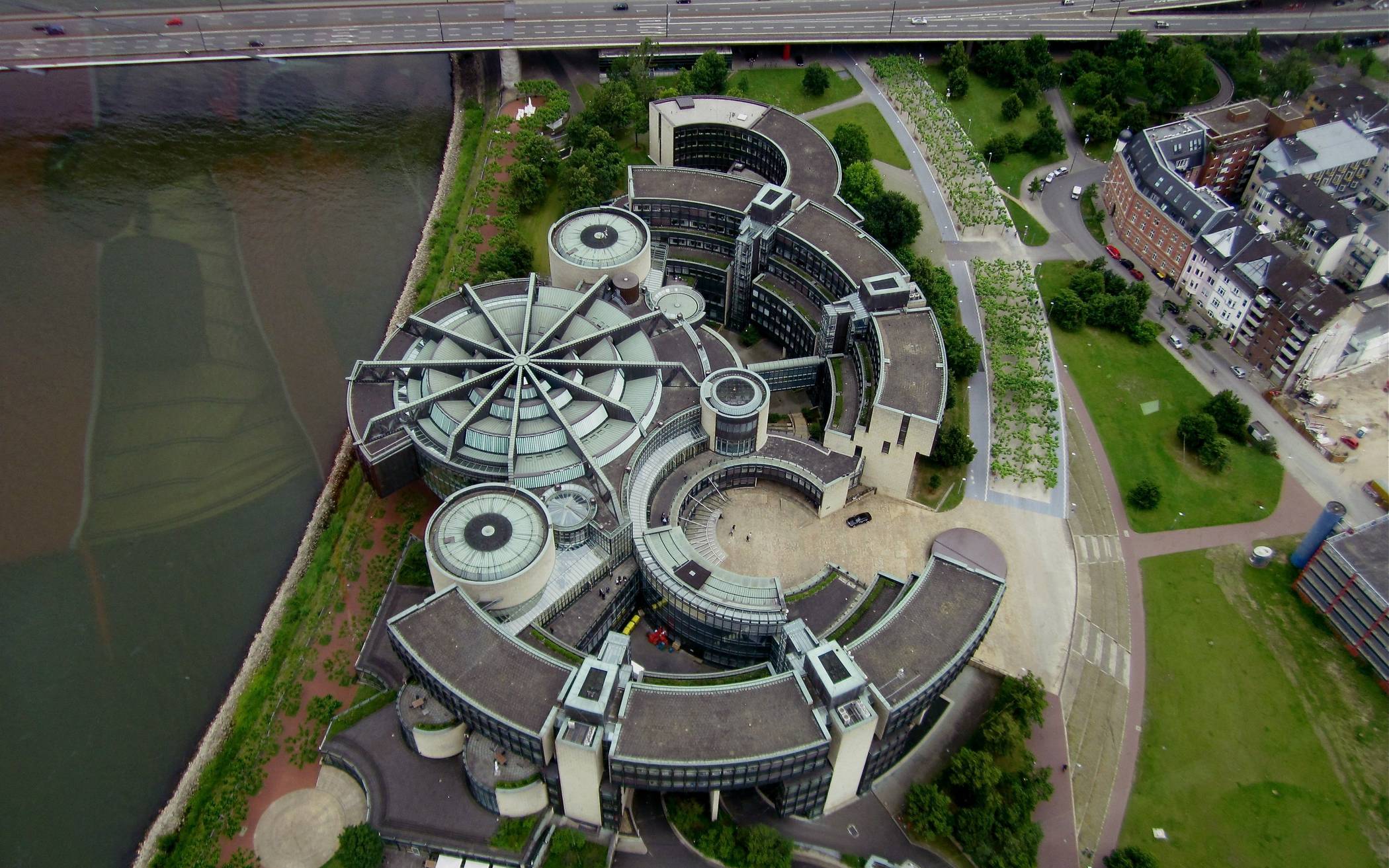 Der Landtag in Düsseldorf - immer einen Besuch wert.