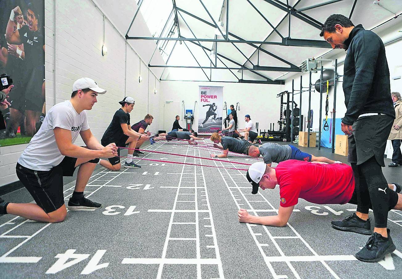  Noch stehen nur „Trockenübungen“ auf dem Programm. Doch die Profis der Schwarz-Gelben wollen so schnell wie möglich wieder aufs Eis. 