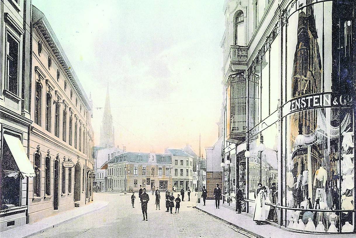 1907 wurde das Kaufhaus Katzenstein eröffnet. 30 Jahre später verließen der jüdische Besitzer und seine Familie Deutschland.