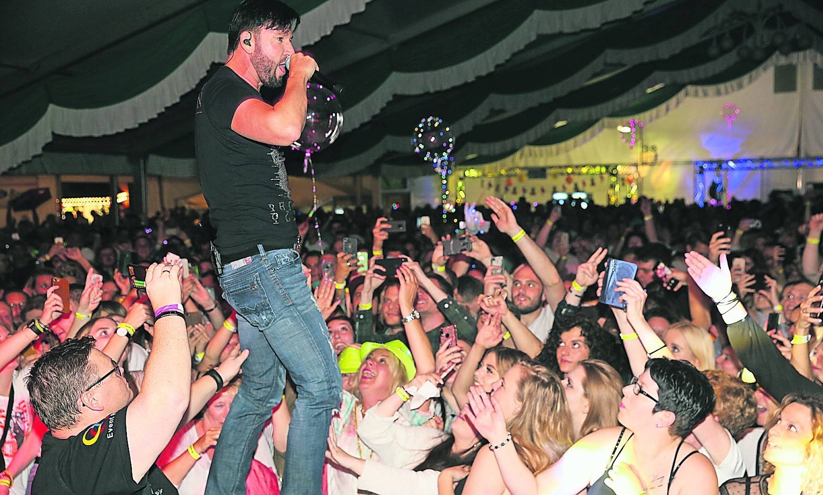 Schlagerstar Michael Wendler suchte am Mittwochabend den hautnahen Kontakt zum Publikum.