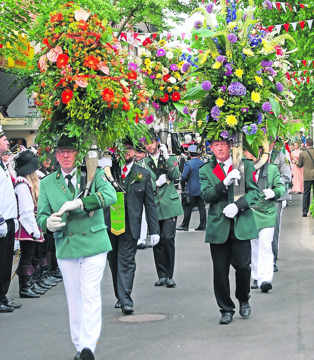 Am kommenden Wochenende ziehen sie wieder durch die Straßen: Die Büdericher Schützen feiern ihr beliebtes Schützenfest und laden ganz Meerbusch dazu ein.