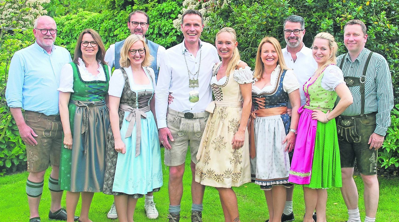  Rainer I. Höterkes hat tolle Minister mit eine wunderschönen Damen an ihrer Seite, eine bezaubernde Königin – und eine fantastische Schützenbruderschaft, mit der das Pfingstfest in Büderich nur gelingen kann.