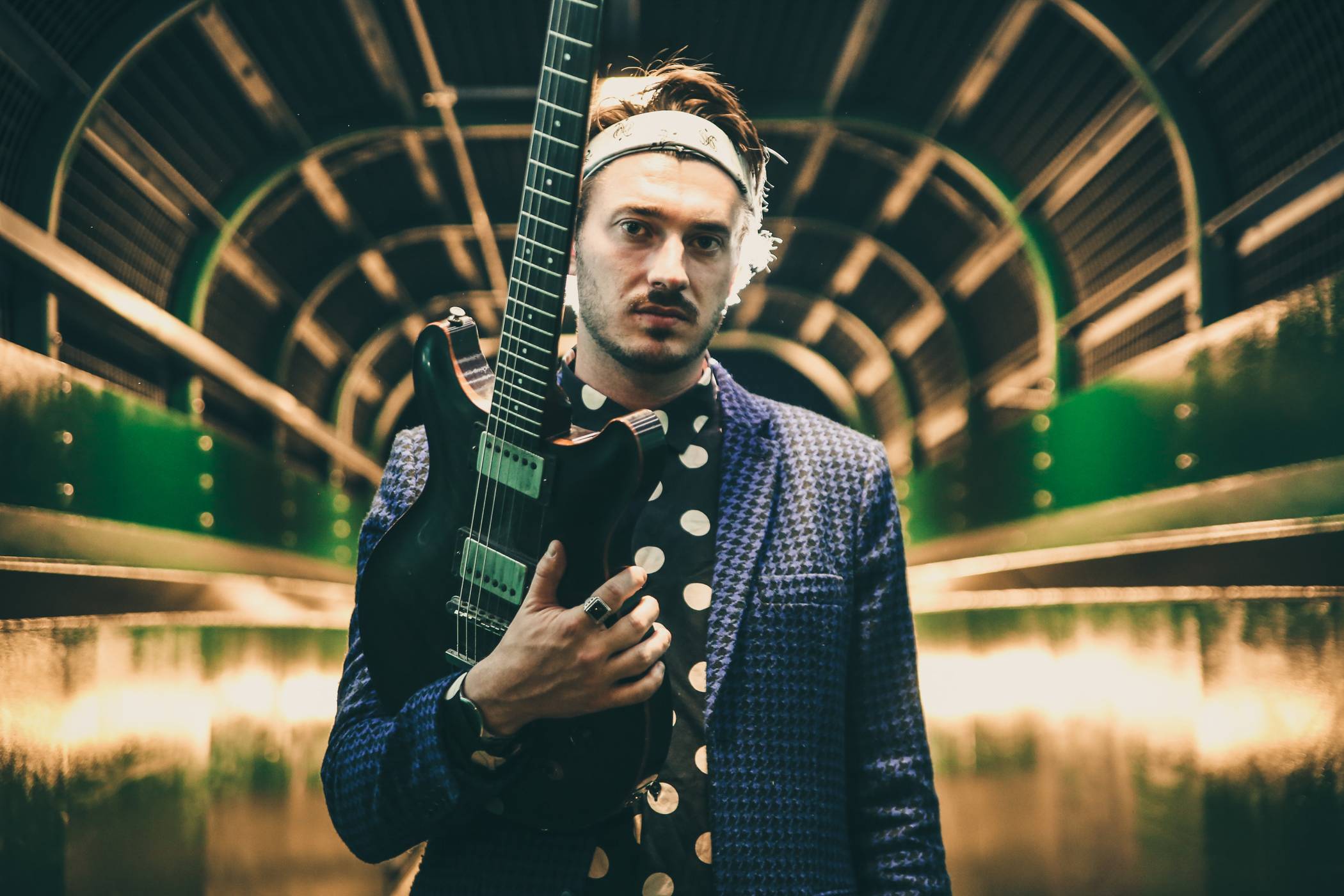  Krissy Matthews gilt als britisches Ausnahmetalent der jungen Bluesrock-Generation und kommt zum „Goin’ to my Hometown”-Festival im Kreiskulturzentrum Sinsteden. 