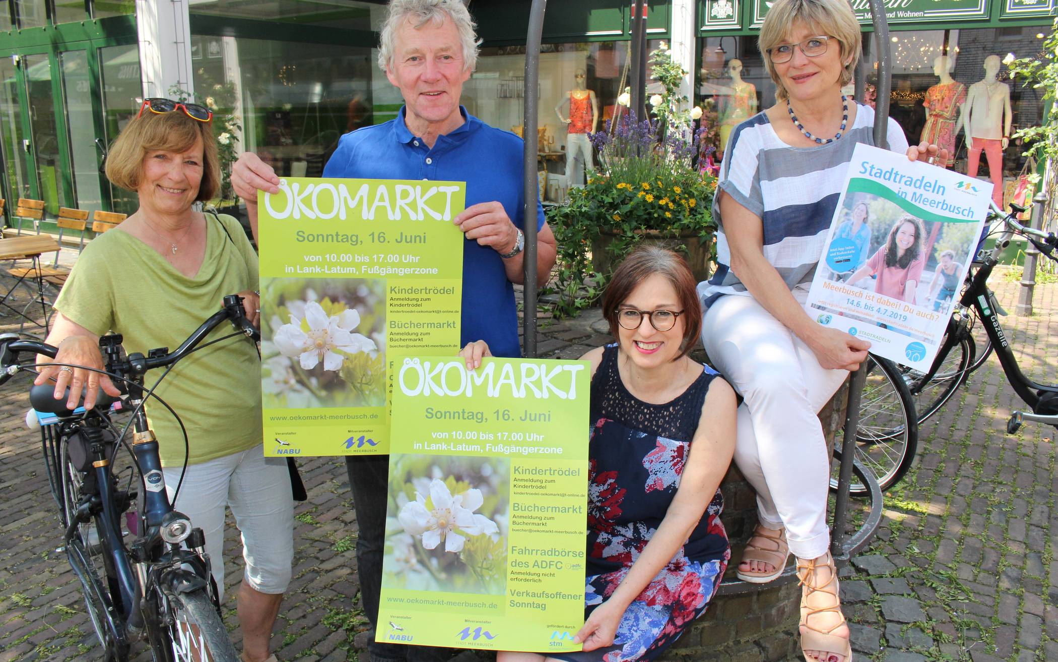 Freuen sich auf den Ökomarkt: Angelika Kirchholtes (ADFC), Wolf Meyer-Ricks (NABU), Christina Pavia (Kindertrödelmarkt) und Dana Frey (Stadt Meerbusch).