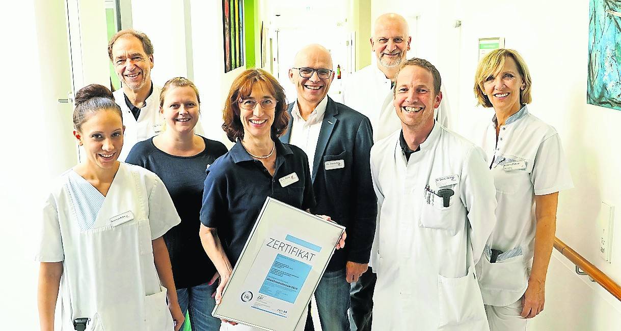 Freude über die Rezertifizierung zum Alterstraumazentrum beim Team der Klinik für Orthopädie und Unfallchirurgie im AKH Viersen