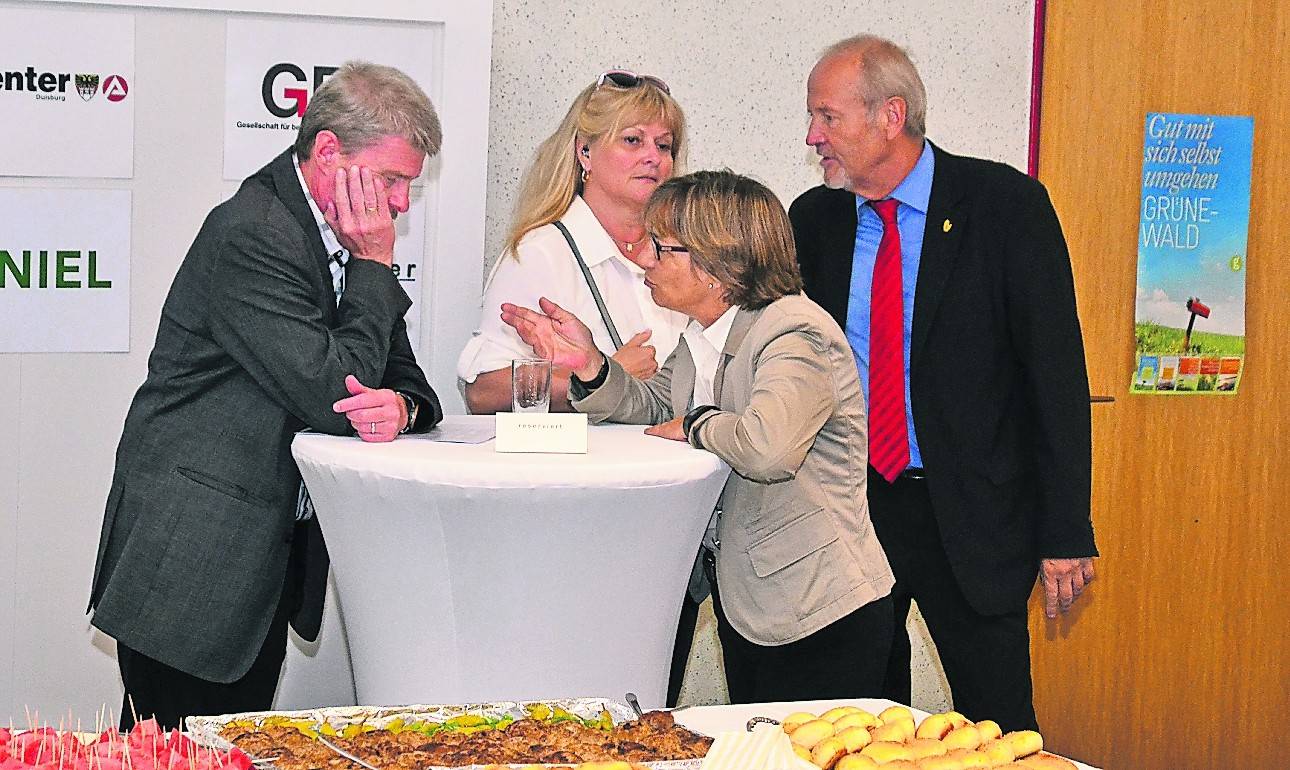 „Wir leben Netzwerk“: Thomas Krützberg, Jutta Stolle, Birgit Mölders und Rainer Bischoff bei der Eröffnung im Maximilianhaus