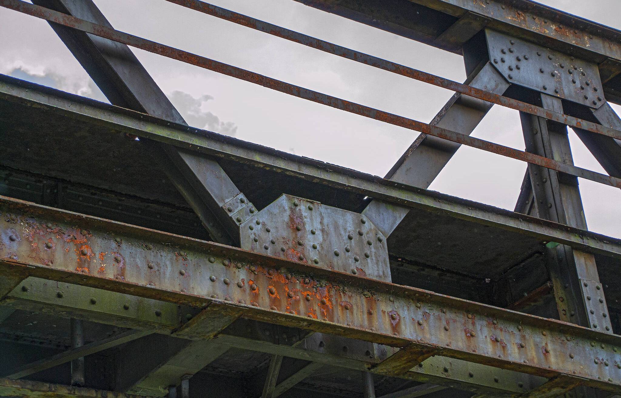 .... denn viele Teile der Brücken sind arg...