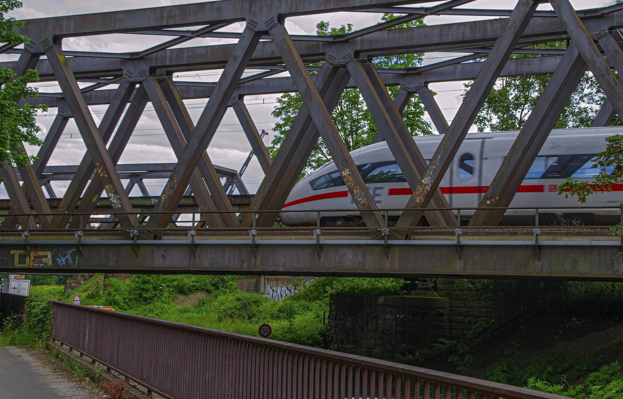 Die Bahn betont jedoch, dass die Brücken regelmäßig kontrolliert...