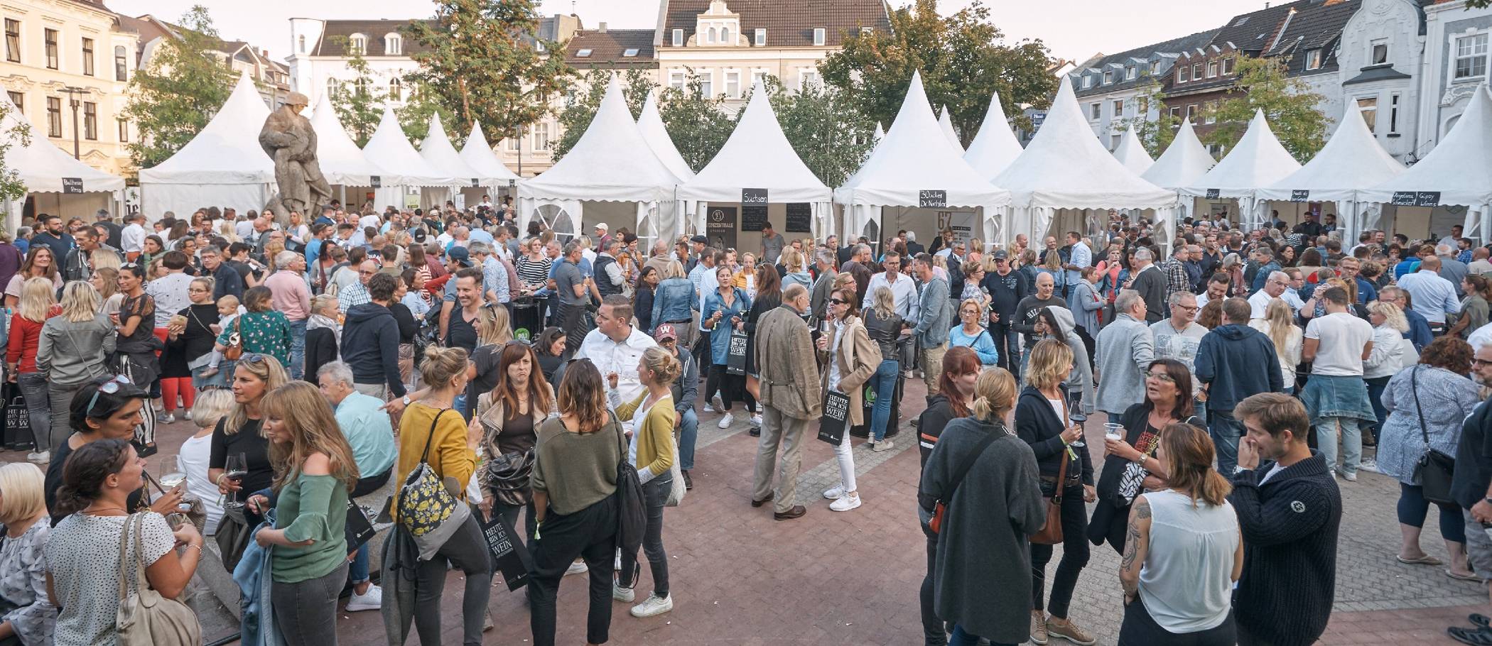 Der Weingenuss am Schillerplatz geht in die zweite Runde.