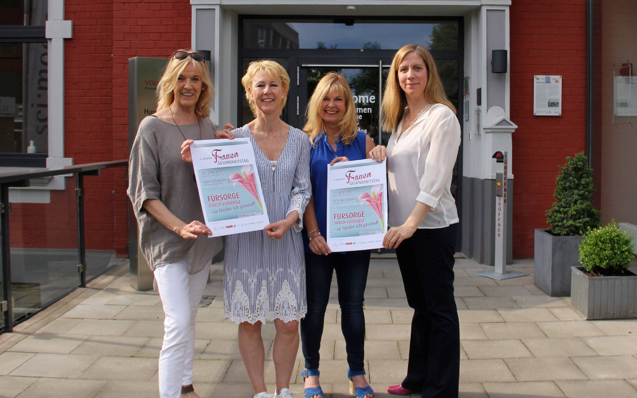 Gleichstellungsbeauftragte der Stadt Barbara Folkerts, Karin Oeser (KNAPPSCHAFT), Regina Ozwirk (St. Josef Krankenhaus) und Dr. Dorit Brunotte (Bethanien Krankenhaus) stellten das Programm für den sechsten Moerser Frauengesundheitstag vor. (v.l.)