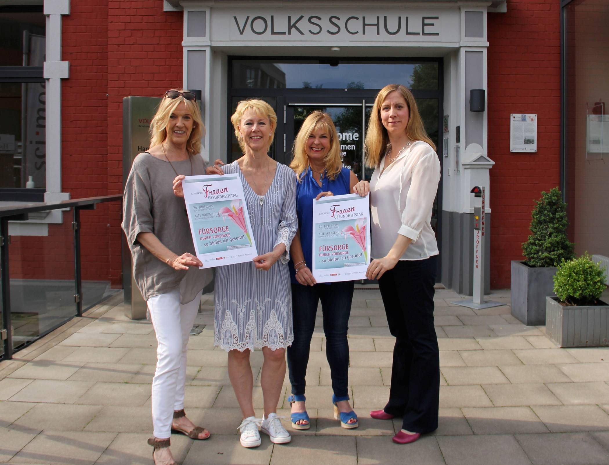  Gleichstellungsbeauftragte der Stadt Barbara Folkerts, Karin Oeser (KNAPPSCHAFT), Regina Ozwirk (St. Josef Krankenhaus) und Dr. Dorit Brunotte (Bethanien Krankenhaus) stellten das Programm für den sechsten Moerser Frauengesundheitstag vor. (v.l.) 