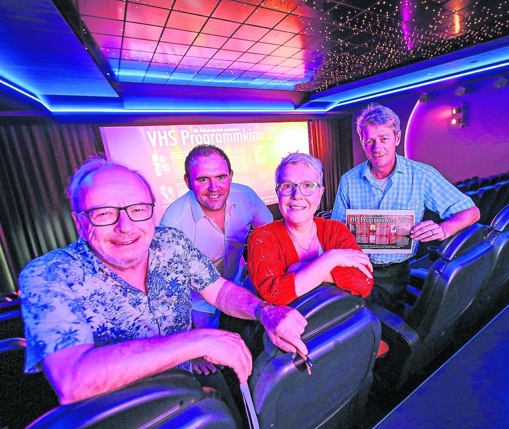  Stellten das VHS-Programmkino für das 2. Halbjahr vor (v.l.): Frank Füser (VHS), Markus Brinkmann (Comet Cine Center), Dr. Barbara Volkwein und Dr. Thomas Erler (beide VHS). 