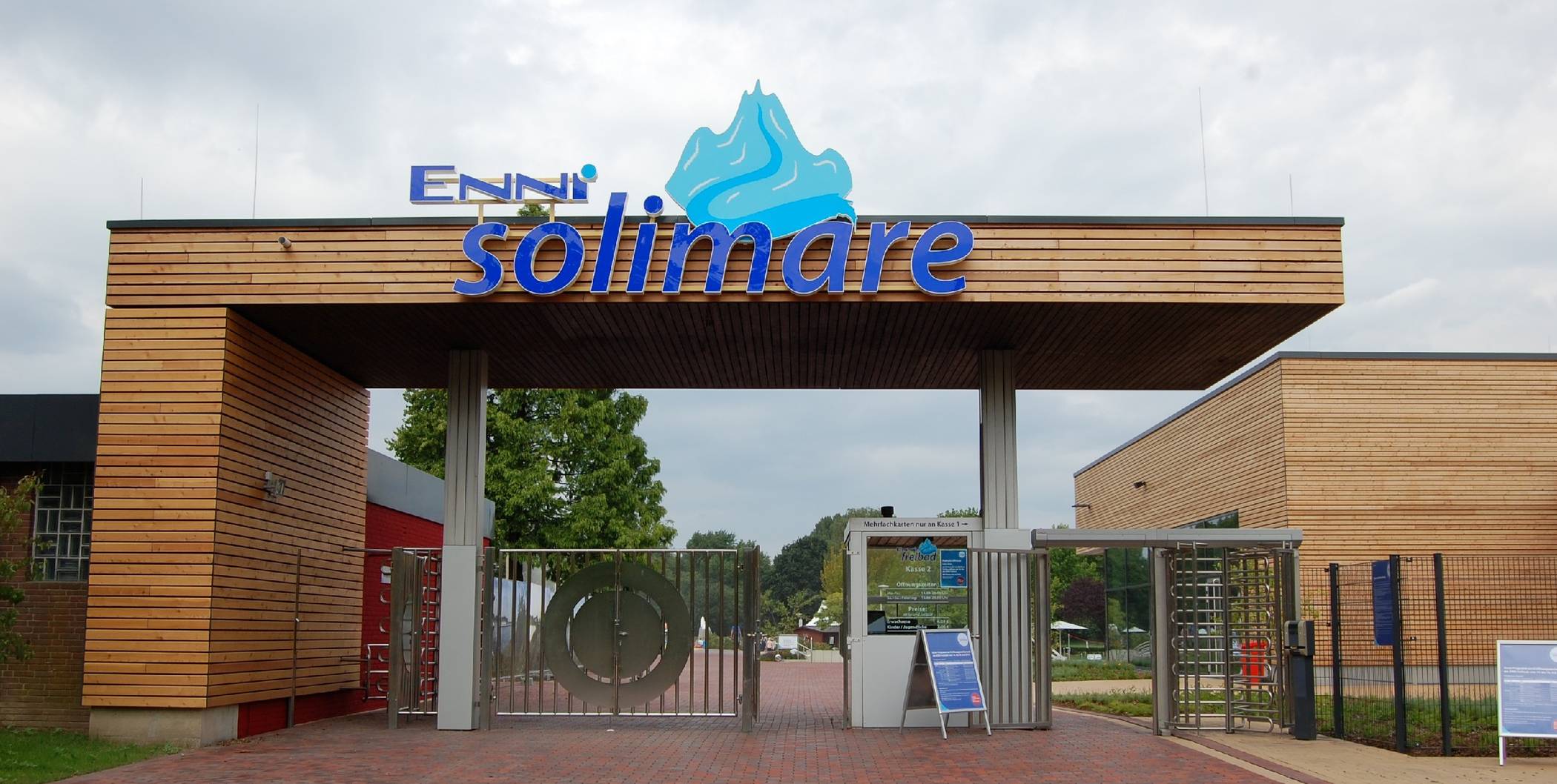 Am vergangenen Wochenende bildete sich am Einlass eine lange Schlange. Die ENNI verspricht, in den kommenden Tagen besser aufgestellt zu sein.